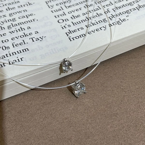 Details der S925 Silber unsichtbare Angelschnur Kette mit Zirkonia Anhänger für Damen