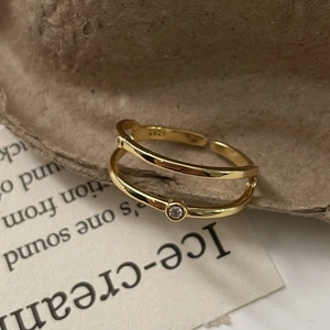 Close-up of S925 sterling silver gold double-layer ring with a sparkling zircon stone