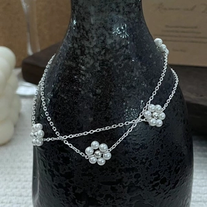 Collier en argent sterling 925 avec mini fleurs de perles et chaîne à étages