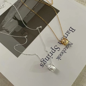 Elegant S925 sterling silver star necklaces in gold and silver finish with zircon
