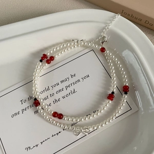 Collier élégant en argent S925 avec perles blanches, perles rouges et pendentif nœud