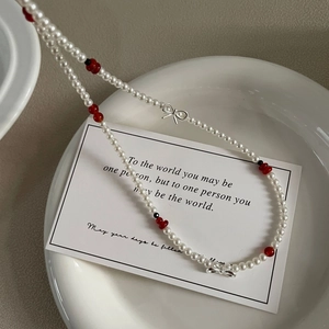 Élégant collier nœud en argent S925 avec perles blanches et perles rouges douces