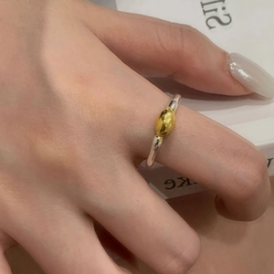 Minimalist S925 sterling silver ring with two-tone gold oval detail on finger