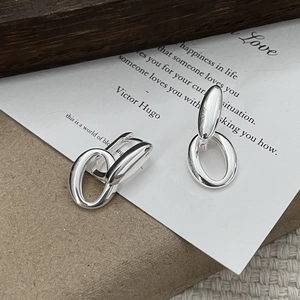 Minimalist S925 sterling silver hollow oval interlocking hoop earrings with a polished finish