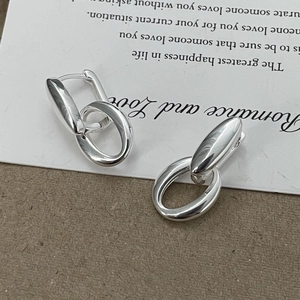 Macro view of minimalist S925 sterling silver hollow oval chain link earrings