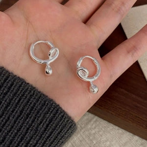 Minimalist S925 sterling silver twisted hoop earrings with teardrop pendants on wood