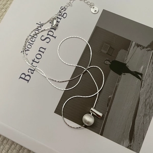 Collier minimaliste en argent S925 avec chaîne serpent et pendentif boule dépolie