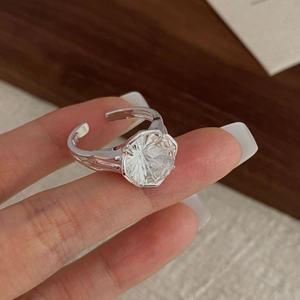 S925 sterling silver ring featuring a large round cut zircon in a minimalist open design
