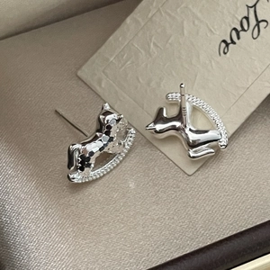 Minimalist S925 sterling silver rocking horse stud earrings with hammer texture