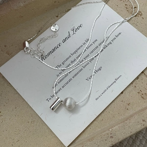 Collier minimaliste en argent S925 maille serpent avec un pendentif boule en métal brossé