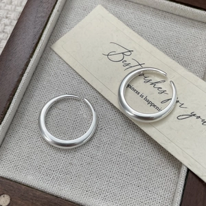 Polished S925 sterling silver minimalist open ring on a wooden display tray