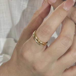 Minimalist S925 sterling silver gold rings set with sparkling zircon for women