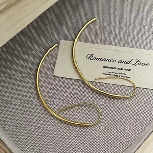 Minimalist 925 sterling silver hoop earrings with a gold finish and wavy texture