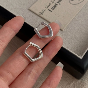 S925 sterling silver minimalist irregular geometric hoop earrings in polished silver finish