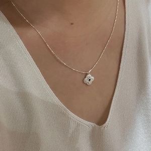 S925 sterling silver four-leaf clover necklace with black stone on model