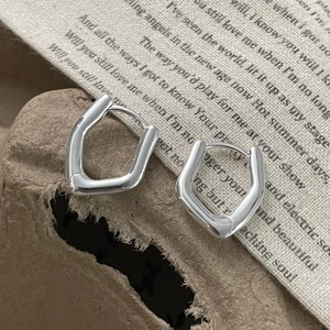 Minimalist S925 sterling silver irregular geometric hoop earrings in a polished finish