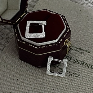 Orecchini a cerchio quadrati minimalisti in argento S925 con finitura glitter