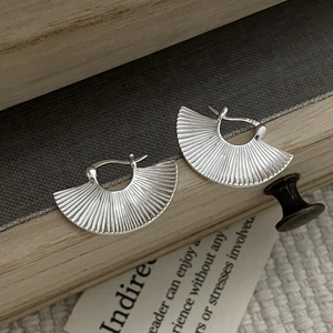 S925 Sterling silver geometric fan-shaped earrings with vertical textured stripes