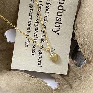 Elegante collana a cuore in argento S925 dorato con zircone su carta artistica