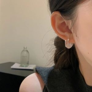 Close-up of S925 silver fan-shaped geometric earrings with detailed textured lines