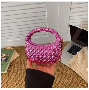 Mini sac à main tissé métallique violet avec chaîne dorée élégante pour soirée chic