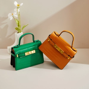 Détails des mini sacs à main carrés à texture crocodile en vert vif et jaune orangé