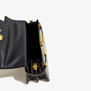 Détails intérieurs du sac à main en cuir PU noir montrant compartiments et boucles dorées