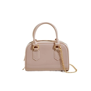 Sac à main chic en PVC beige pour femmes avec doubles poignées et chaîne en métal doré