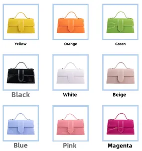 Collection de neuf sacs à main colorés en PVC brillant avec diverses options de couleurs