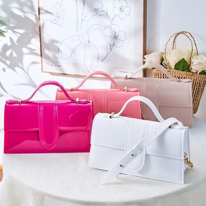 Sacs à main tendance en PVC gelée multicolores avec bandoulières et poignées supérieures