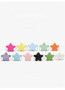 Sacs en cuir PU en forme d'étoile matelassé en onze couleurs acidulées avec chaînes dorées