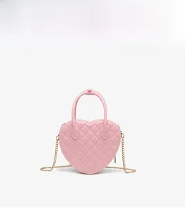 Detailed view of pink heart-shaped PVC jelly bag with quilted pattern and gold chain strap