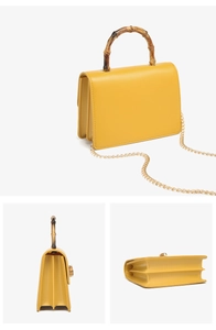 Vistas detalladas del bolso de PU amarillo con asa de bambú y correa de cadena dorada