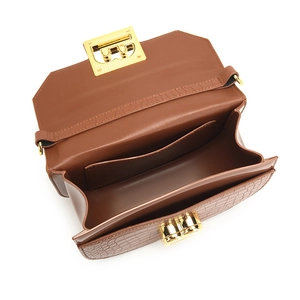 Bolso de hombro retro marrón de PU con textura de cocodrilo y hebilla dorada B