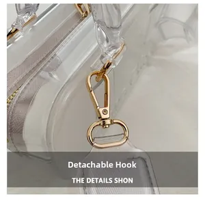 Detailaufnahme der goldenen abnehmbaren Haken und Metallteile der rosa Jelly-Tasche