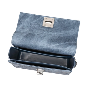 Borsa a tracolla retrò in denim con motivo trapuntato, chiusura argento e due scomparti