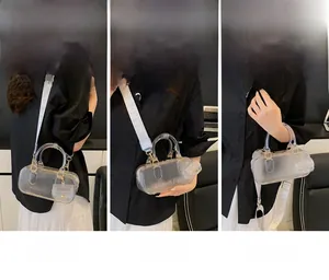 Drei-Wege-PVC-Gelee-Tasche mit Details zum Tragen als Umhängetasche oder Handtasche
