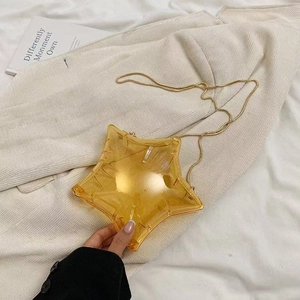 Elegante bolso bandolera de acrílico ámbar transparente en forma de estrella con cadena de oro