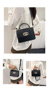 Detalle del cierre dorado con logo M en un bolso de cuero negro y sus correas