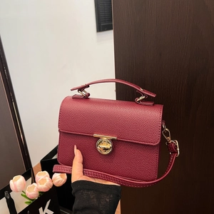 Vintage burgundy lychee pattern crossbody handbag with golden rotary lock buckle