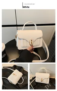 Détail du sac à main blanc en cuir grainé avec fermoir doré vintage et panneau surpiqué