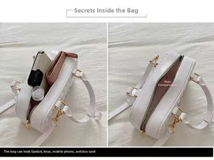 Détail du sac à bandoulière blanc brillant montrant la capacité intérieure et les rangements