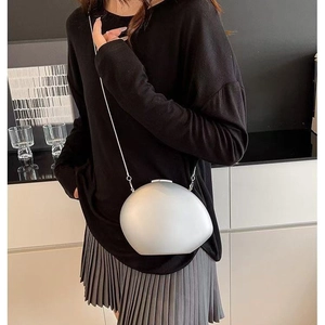 Minimalist Acrylic Oval Hard Shell Crossbody Bag For Women Luxury Gold Silver Evening Clutch With Metal Chain Strap Pebble Shape Fashion Party Handbag