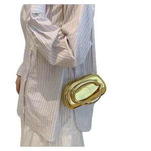 Sac de soirée élégant en acrylique doré avec poignée métallique et chaîne femme