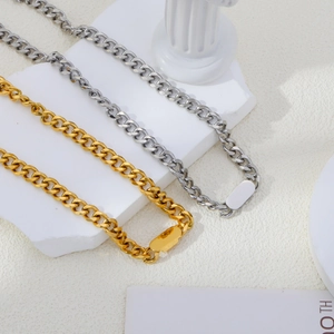 Zware grove Cubaanse schakelketting in goud en zilver voor een streetwear-uitstraling