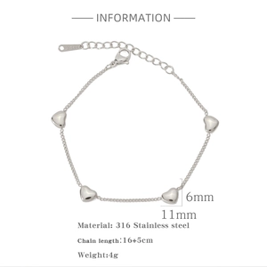 Detailweergave van zilveren hartvormige hangerarmband van 316 roestvrij staal met maten