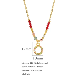 Detailsicht der Perlenkette mit rundem Zirkonia-Anhänger aus robustem Edelstahl