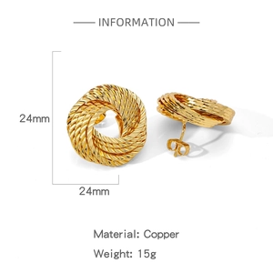Boucles d'oreilles torsadées en cuivre poli avec dimensions 24mm et poids de 15g