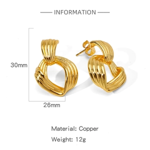 Vue détaillée des boucles d'oreilles torsadées en or avec spécifications et mesures