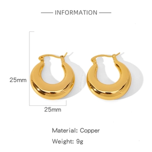 Poliierte 25mm C-Form Creolen in Gold aus Kupfer, Detailansicht mit Größe und Gewicht